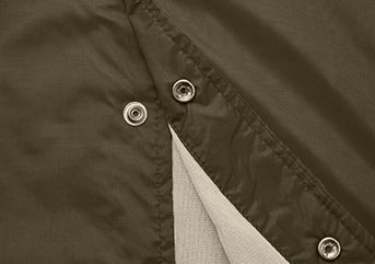 コーチジャケット 金属製のドットボタン