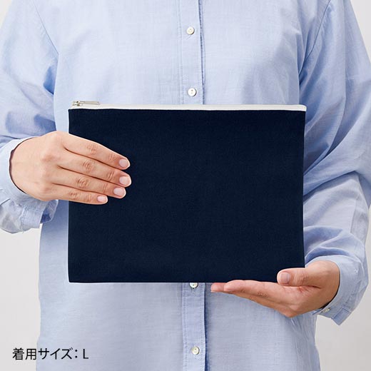 キャンバスフラットポーチ 着用例3(Lサイズ)