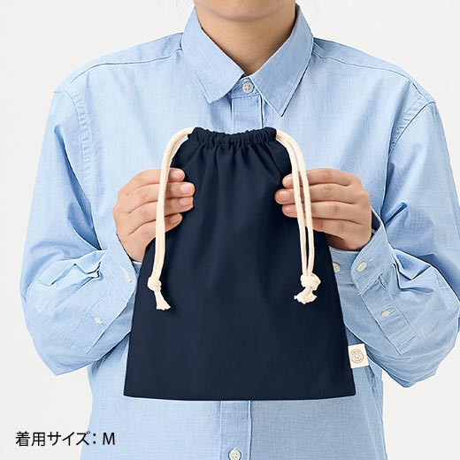 オーガニックコットン巾着 着用例2(Mサイズ)
